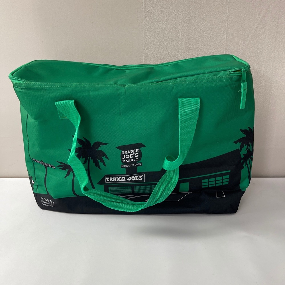 Trader Joes Insulated Cooler Bag Green Large 8 Gal Limited Edition Rare Grocery
